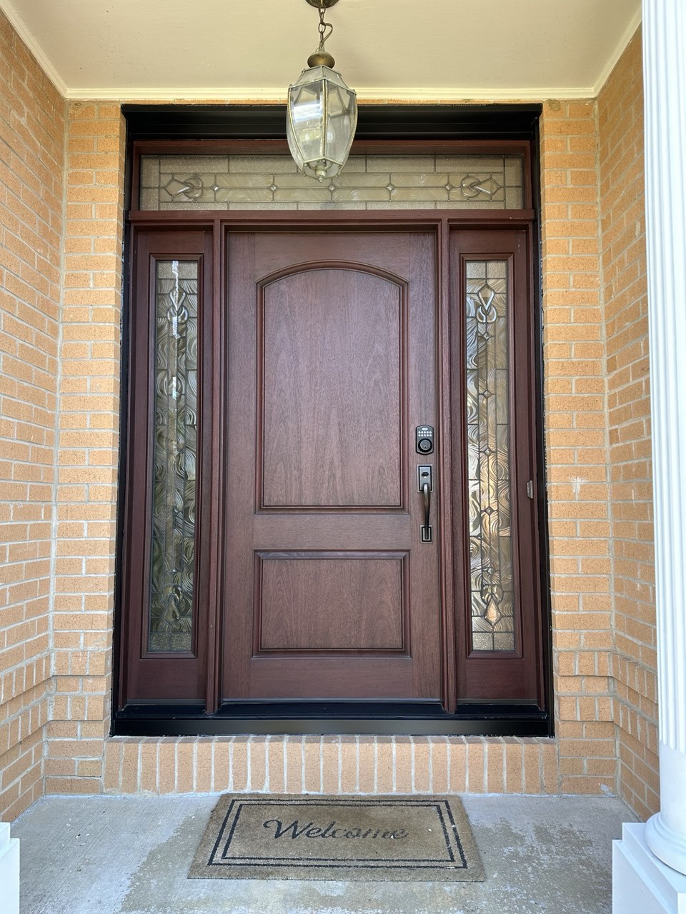 Entry door with decorative sidelights